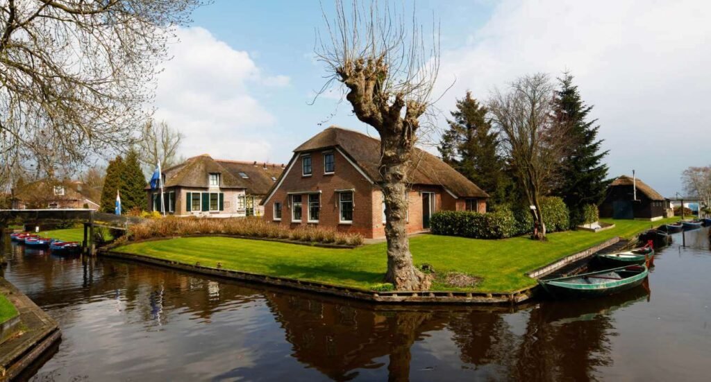 Giethoorn experience in the Netherlands